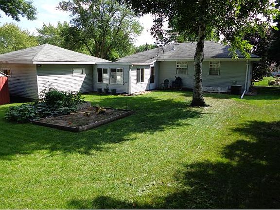 3rd image of 1681 Rosewood Ave N