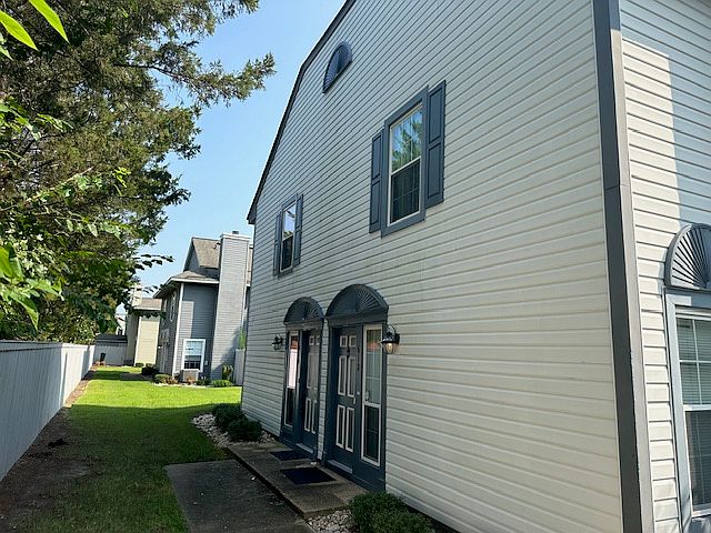 1st image of 614 Barwick Ct