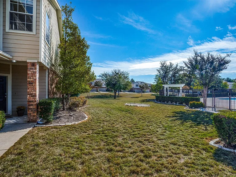 8600 Brunswick Dr — Photo 22