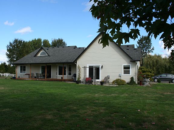 4th image of 19720 NE 99th Ct