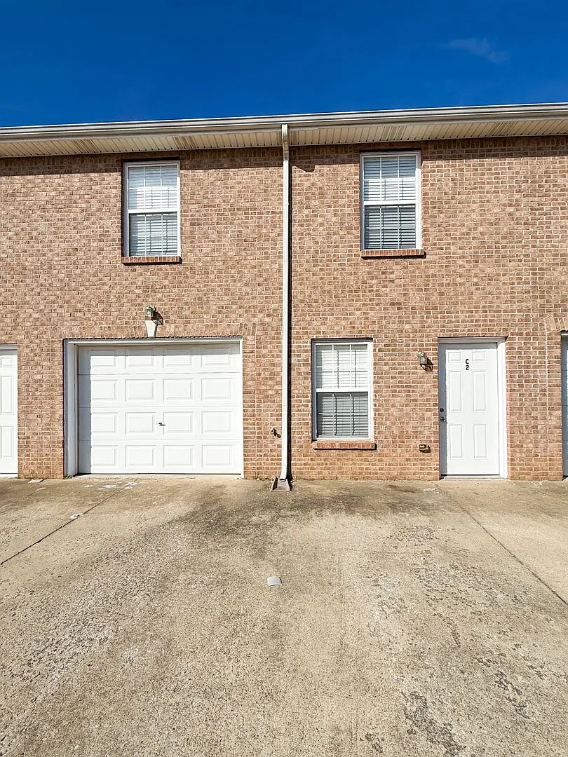 535 Lafayette Rd — Photo 2
