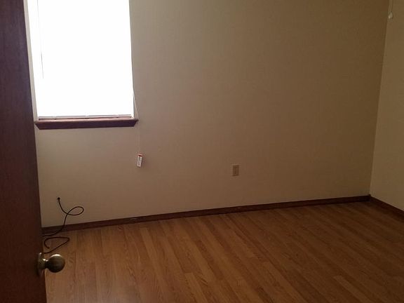 5th image of 404 East St APT B