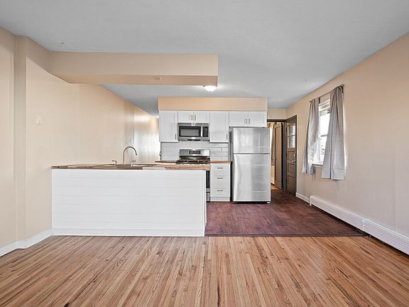 2nd image of 560-562 37th Ave NE