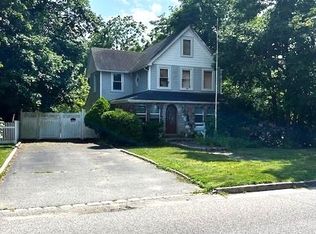 30 Arnold Ave, West Babylon, NY 11704