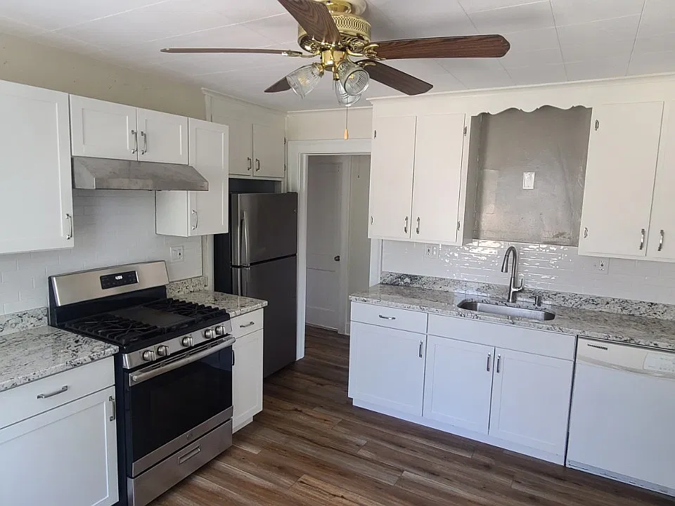 Upgraded kitchen with stainless steel appliances & granite countertop