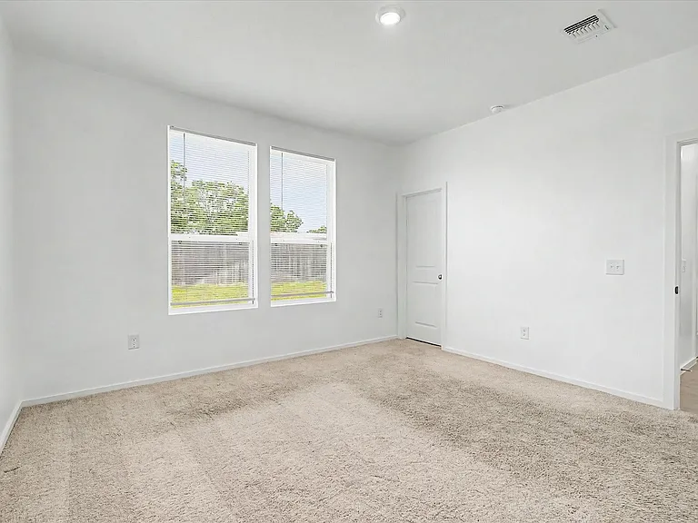 511 Louis Ln — Photo 16