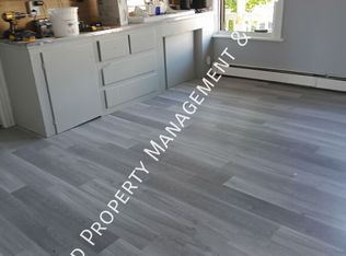 33 Grove St #2R, Woonsocket, RI 02895