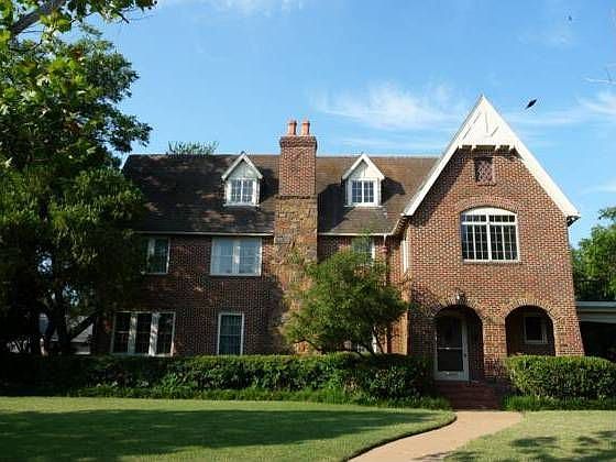 Stunning Home in Country Club