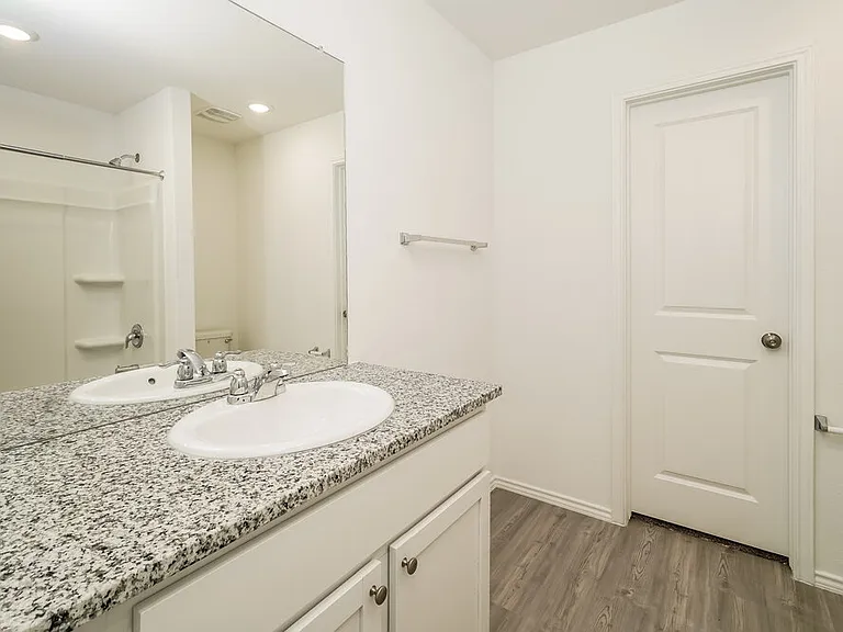 13937 Reservoir Dr — Photo 10