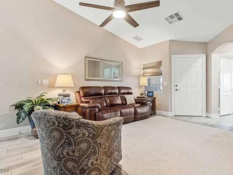 2843 China Cove St — Photo 2