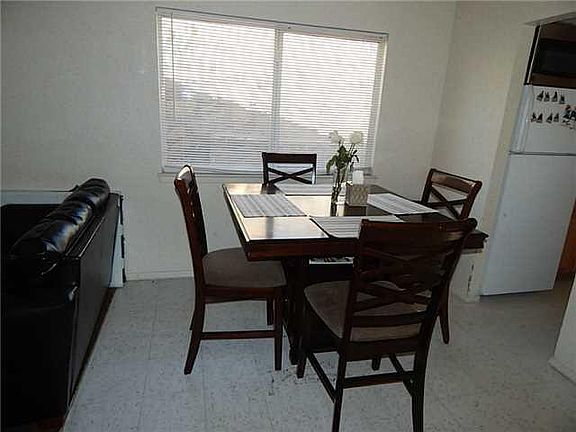 4th image of 1717 Lomaland Dr #2