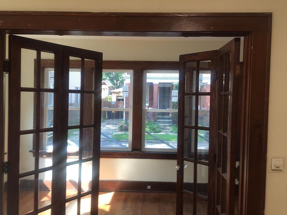 Sun room which could be an occasional bedroom