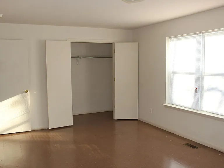 928 N 42nd St — Photo 3