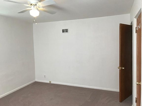Large Bedroom (2 windows in each Bdrm