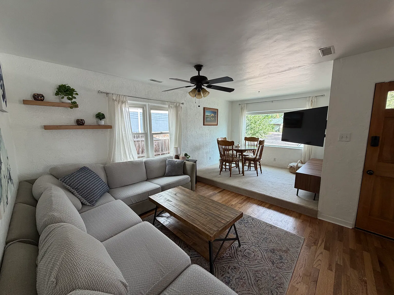 3 bed, 1464 sqft, $3,200 — Photo 2
