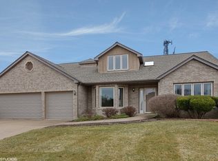 1639 Pathway Dr, Naperville, IL 60565
