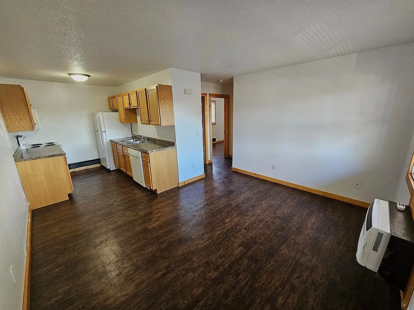 Charming 2 Bed, 1 Bath Apartment Near Emplify Hospital — Photo 1