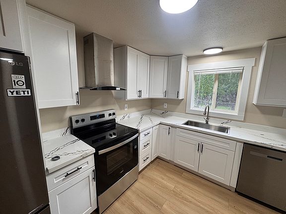 4th image of 1202 Rhobina St