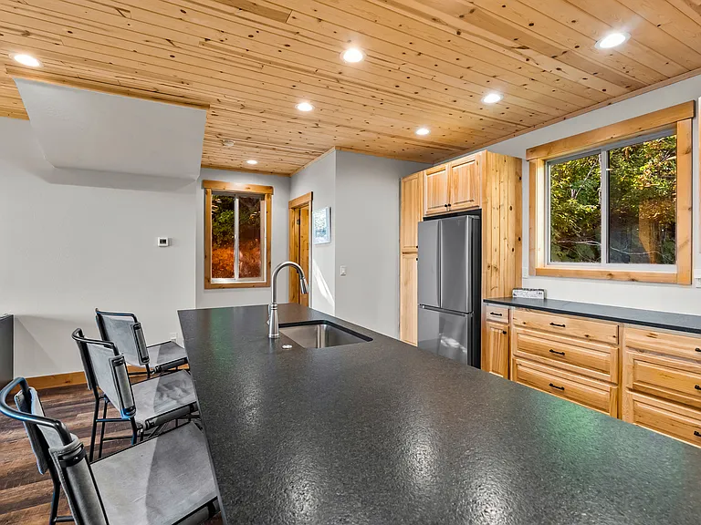 67 Harrison Ln — Photo 6