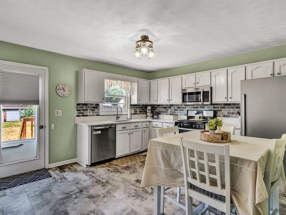 5th image of 622 Palmer Ave