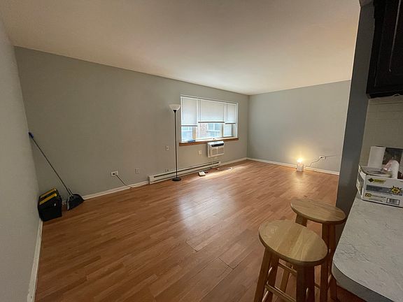 4th image of 5920 N Kenmore Ave APT 218