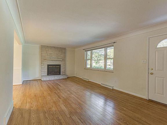 3rd image of 1026 Seneca Dr