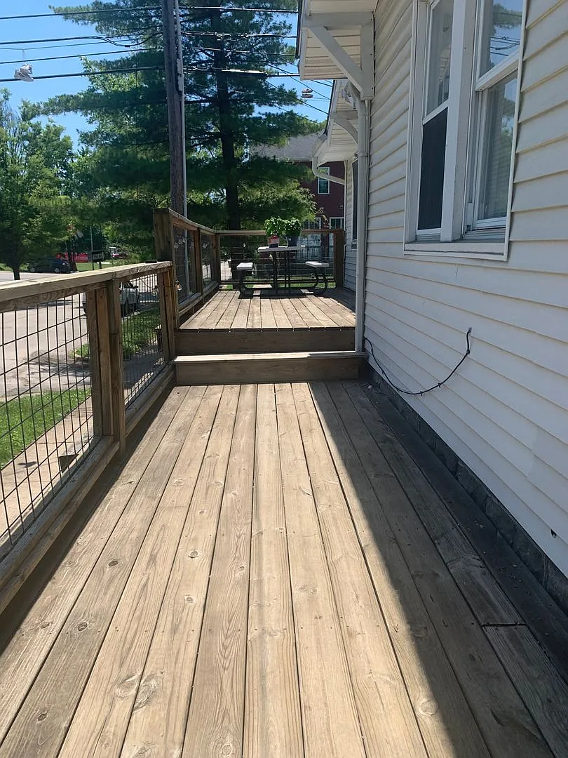 Available August 2027 5 Bed 2 Bath House. Close To Business School. Excellent Location! — Photo 3