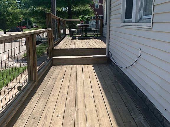 3rd image of 609 N Dunn St