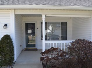 6871 Cottage Cir, North Ridgeville, OH 44039