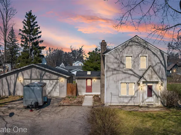 4058 Lomley Ave, Waterford, MI 48329
