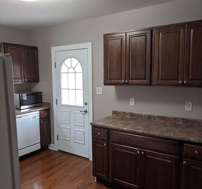 2nd image of 826 Northwest Blvd
