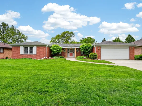 7208 Bellaire Ave, Windsor Heights, IA 50324