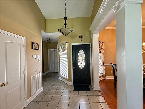 3rd image of 2512 Crestridge Cir