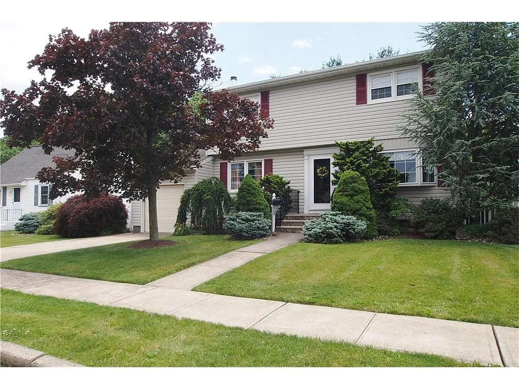 95 Corey St photo 1