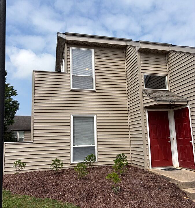1st image of 1313 Bradley Dr