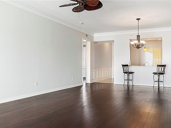 3rd image of 2 Harbour Isle Dr #Penthouse 06