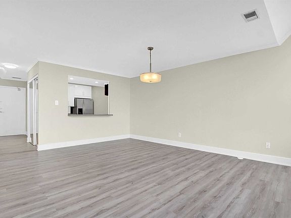 5th image of 200 Robert Speck Pkwy Penthouse 5