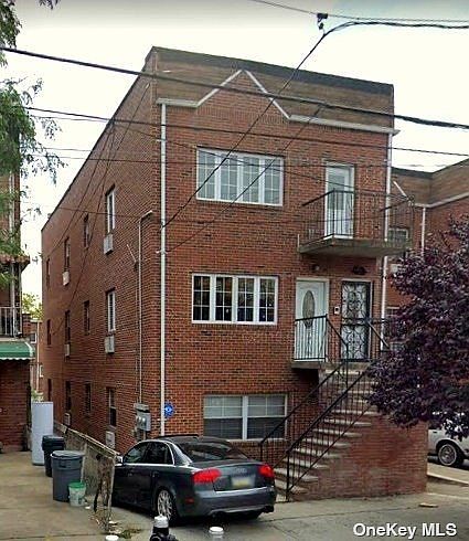 1st image of 918 E 106th St