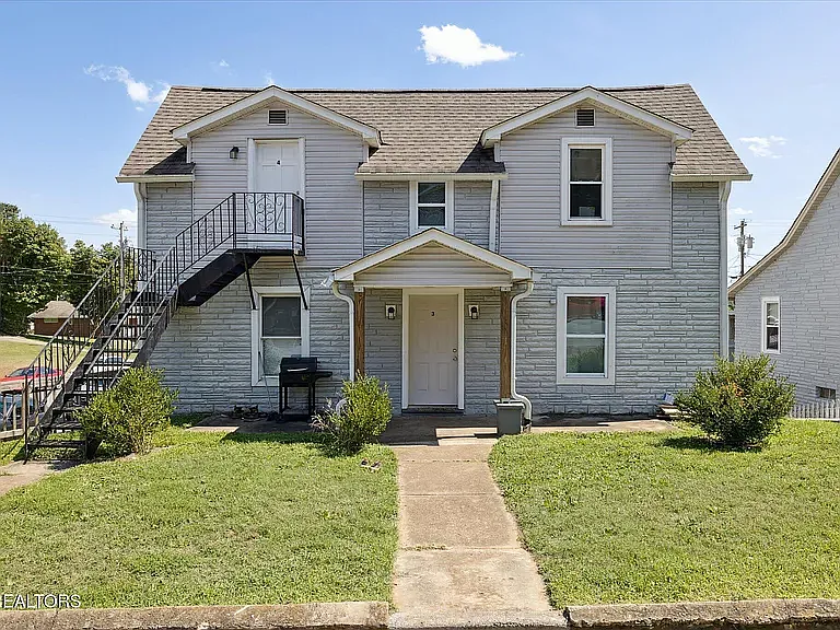 4 bed, 1325 sqft, $2,500 — Photo 1