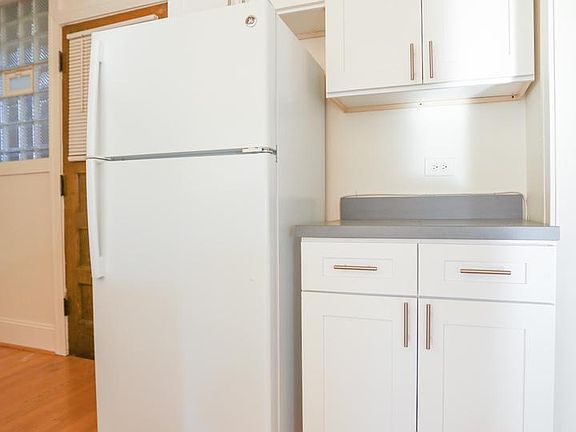 2nd image of 2028 W Berwyn Ave #1A