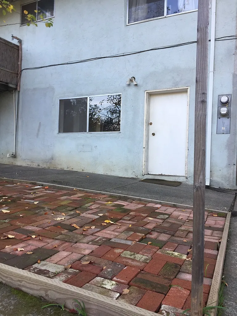 Studio, 150 sqft, $1,195 — Photo 3