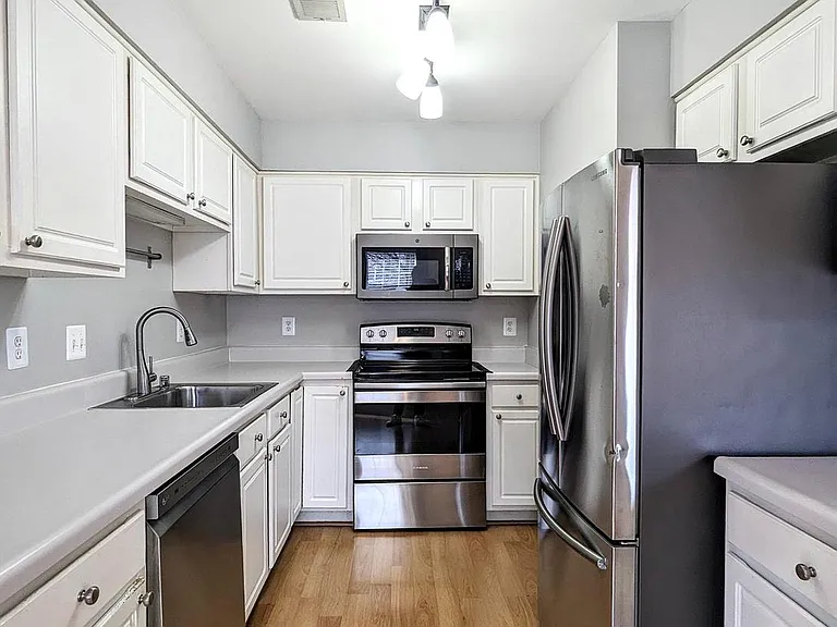 1009 Robin Hill Ter — Photo 5