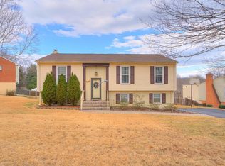 3904 Kentland Dr, Roanoke, VA 24018