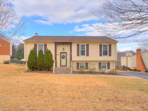 3904 Kentland Dr, Roanoke, VA 24018