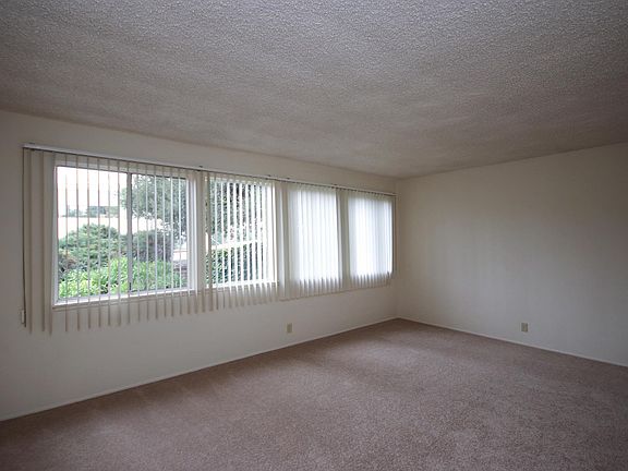 4th image of 245 W Colorado Blvd APT 1A