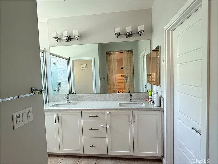 713 Manhattan Dr — Photo 7