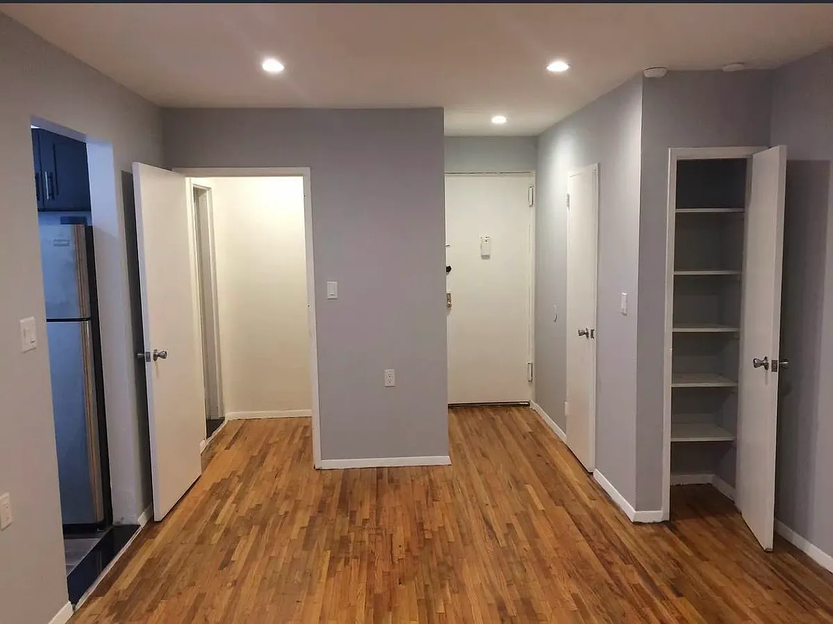 Building Photo - 932 Bronx Park S #1C