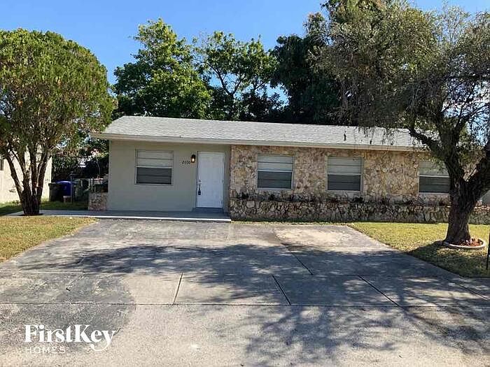1st image of 2030 NW 28th Ave