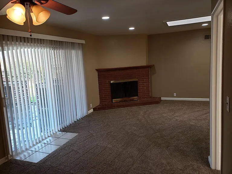 1421 Roberts Ave — Photo 5