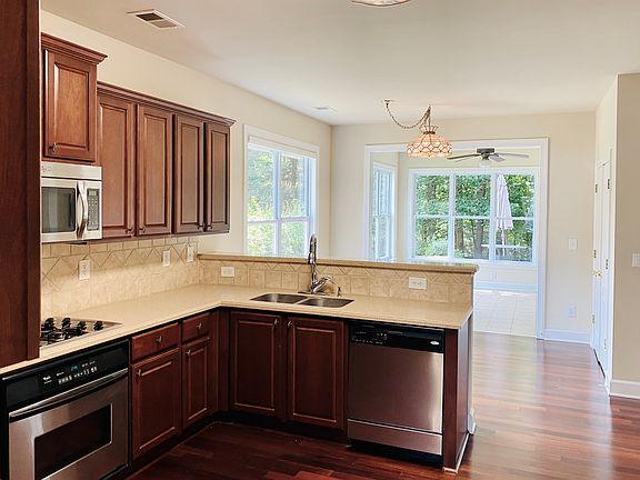 4th image of 3375 The Commons Dr